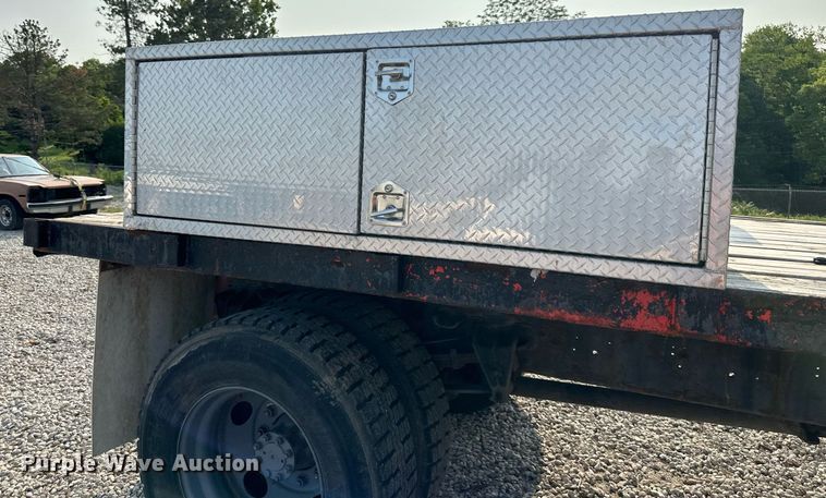 image for item DO5052 2000 International 4700  flatbed truck
