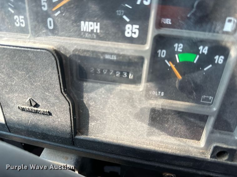 image for item DO5052 2000 International 4700  flatbed truck