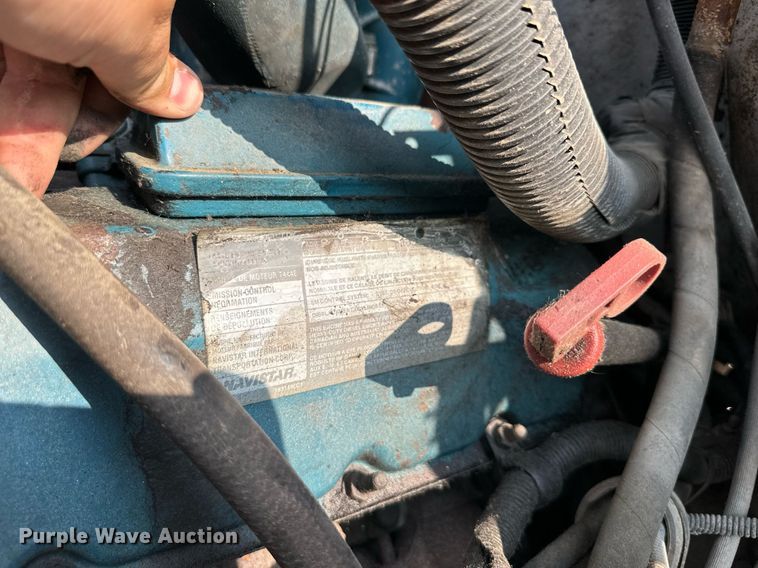 image for item DO5052 2000 International 4700  flatbed truck