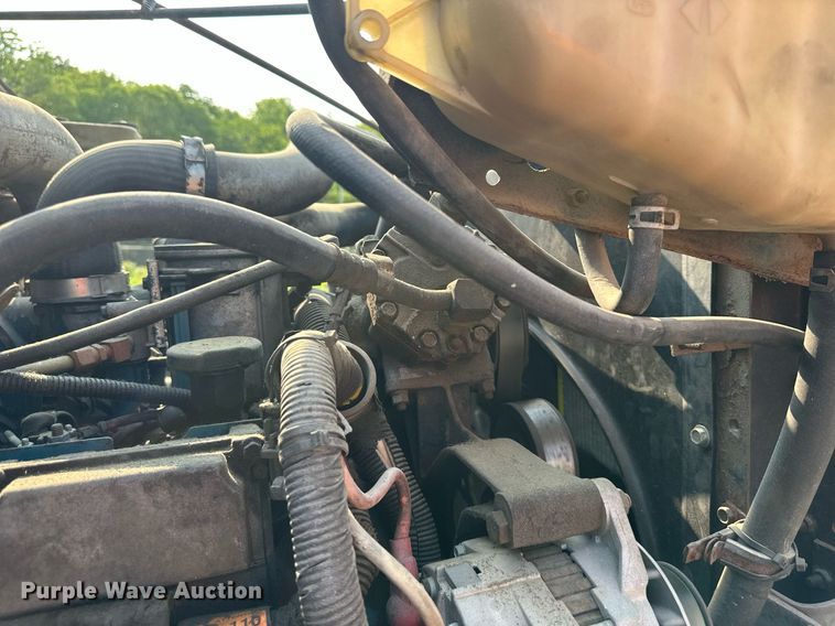 image for item DO5052 2000 International 4700  flatbed truck