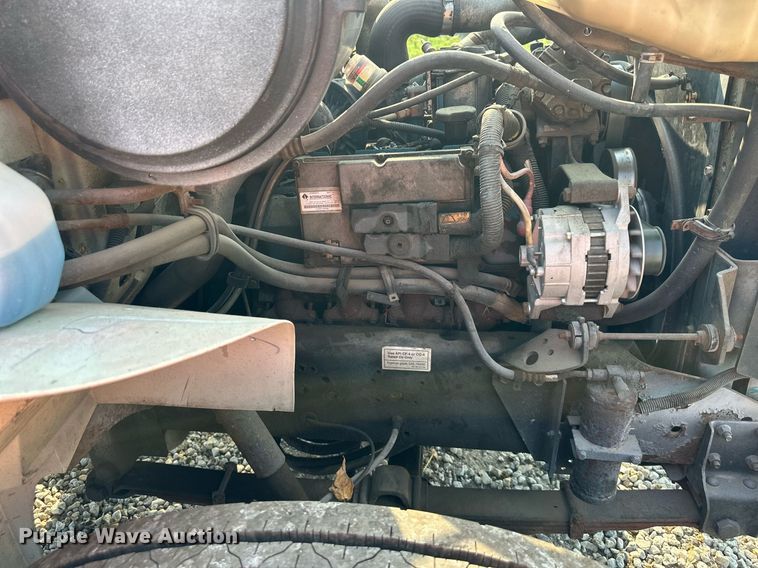 image for item DO5052 2000 International 4700  flatbed truck