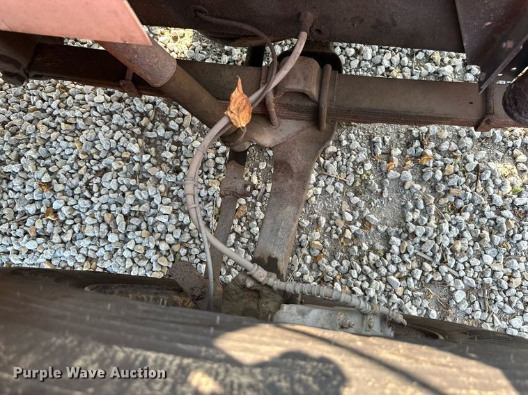 image for item DO5052 2000 International 4700  flatbed truck