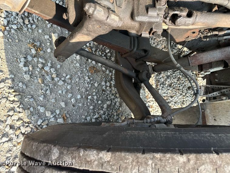 image for item DO5052 2000 International 4700  flatbed truck