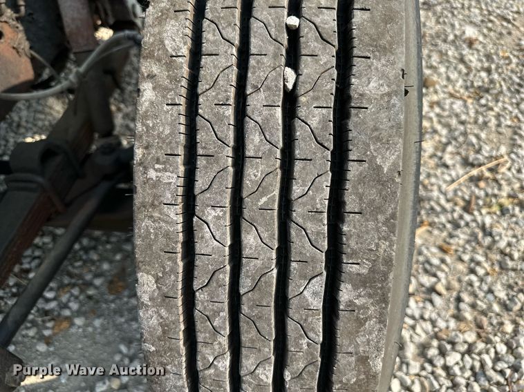 image for item DO5052 2000 International 4700  flatbed truck