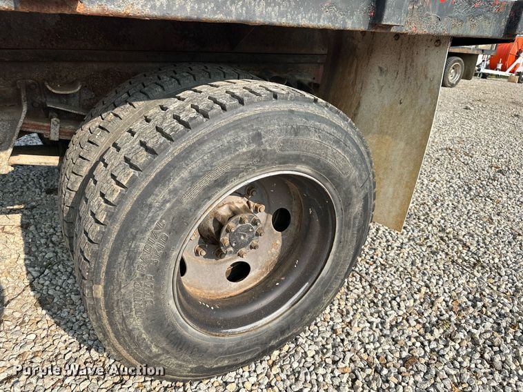 image for item DO5052 2000 International 4700  flatbed truck