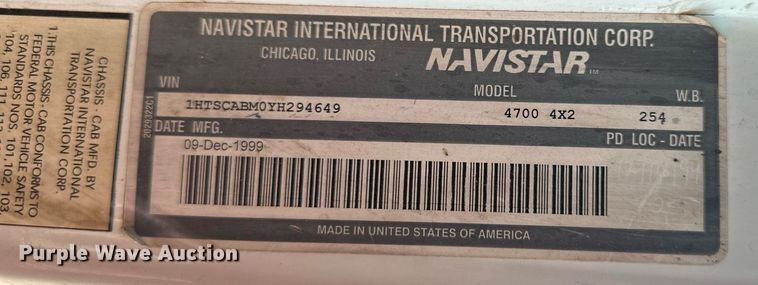 image for item DO5052 2000 International 4700  flatbed truck