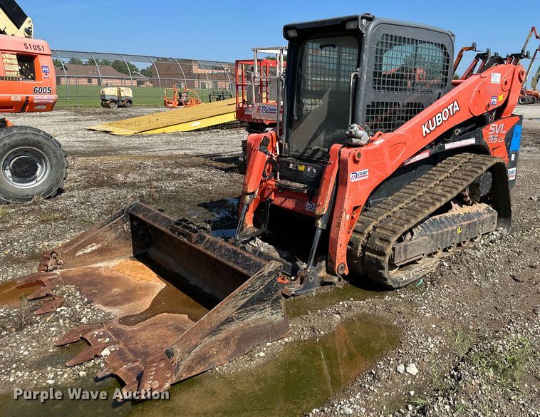 image for item DO5057 2017 Kubota SVL95-2S  tracked skid steer loader