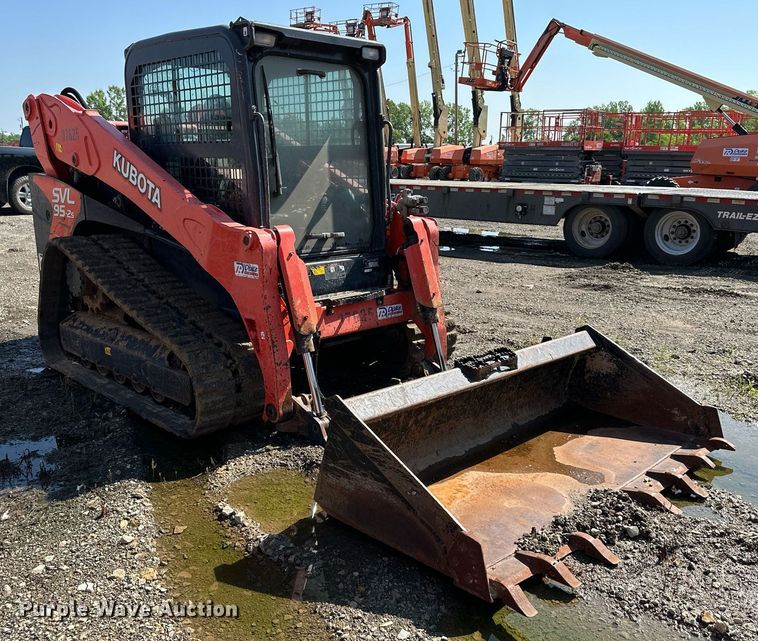 image for item DO5057 2017 Kubota SVL95-2S  tracked skid steer loader