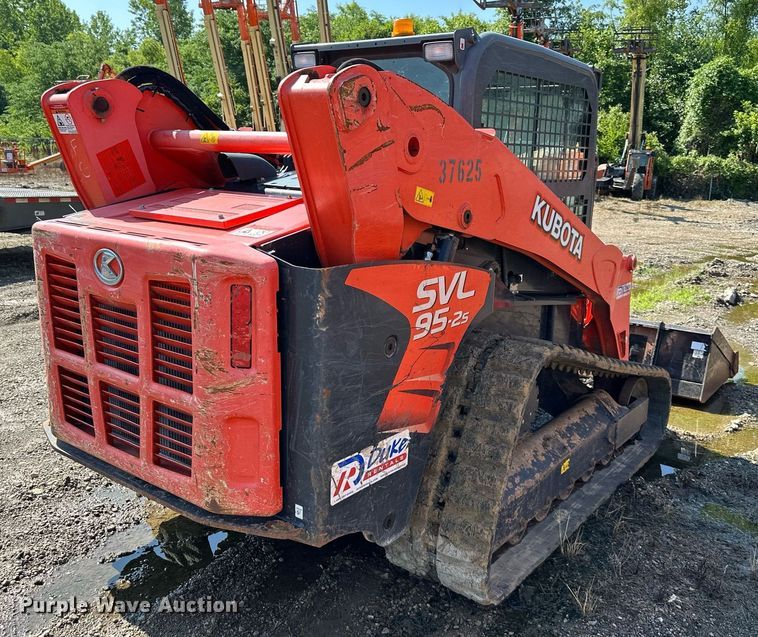 image for item DO5057 2017 Kubota SVL95-2S  tracked skid steer loader