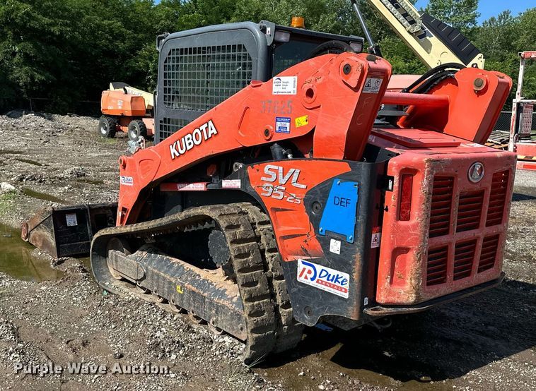 image for item DO5057 2017 Kubota SVL95-2S  tracked skid steer loader