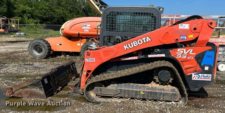 image for item DO5057 2017 Kubota SVL95-2S  tracked skid steer loader