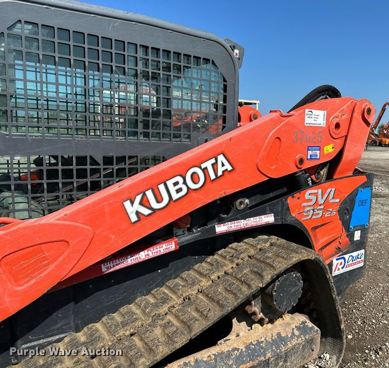 image for item DO5057 2017 Kubota SVL95-2S  tracked skid steer loader