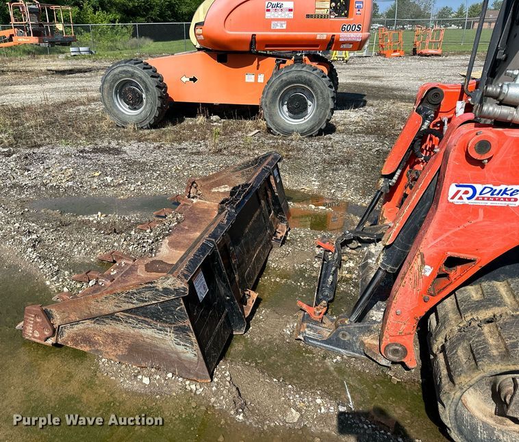 image for item DO5057 2017 Kubota SVL95-2S  tracked skid steer loader