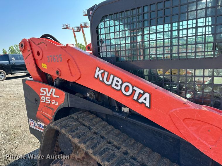 image for item DO5057 2017 Kubota SVL95-2S  tracked skid steer loader