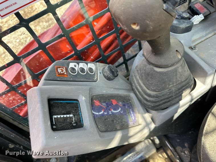 image for item DO5057 2017 Kubota SVL95-2S  tracked skid steer loader