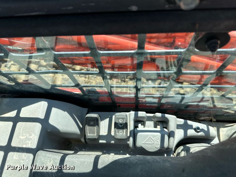 image for item DO5057 2017 Kubota SVL95-2S  tracked skid steer loader