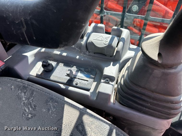 image for item DO5057 2017 Kubota SVL95-2S  tracked skid steer loader