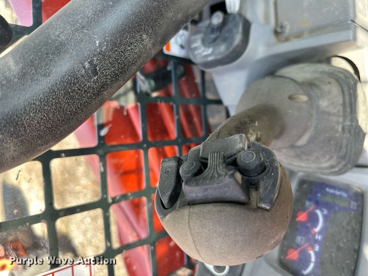 image for item DO5057 2017 Kubota SVL95-2S  tracked skid steer loader