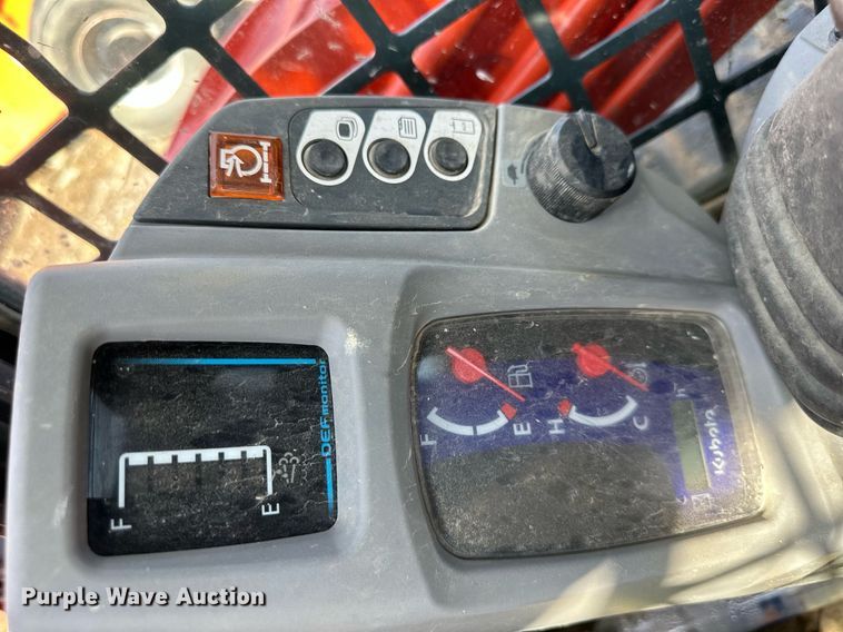 image for item DO5057 2017 Kubota SVL95-2S  tracked skid steer loader