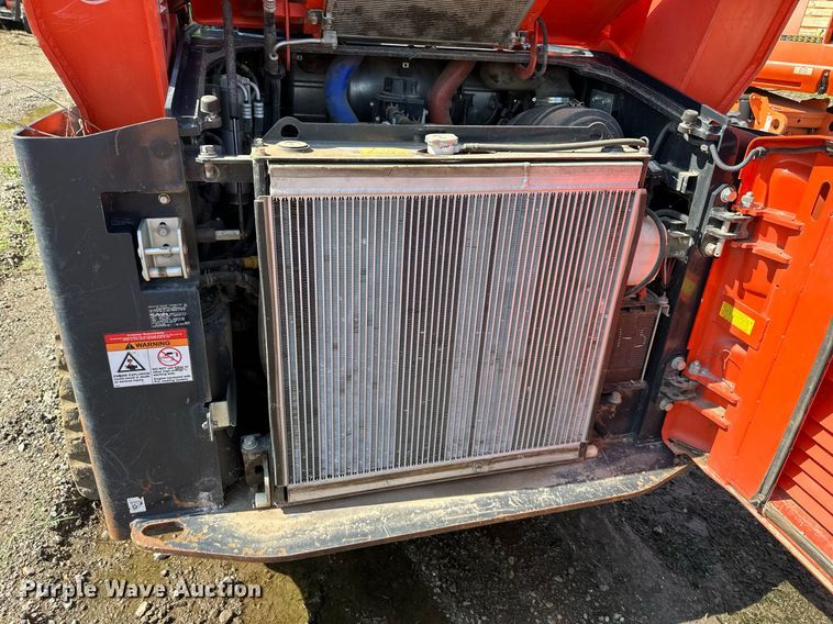 image for item DO5057 2017 Kubota SVL95-2S  tracked skid steer loader