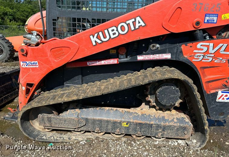 image for item DO5057 2017 Kubota SVL95-2S  tracked skid steer loader