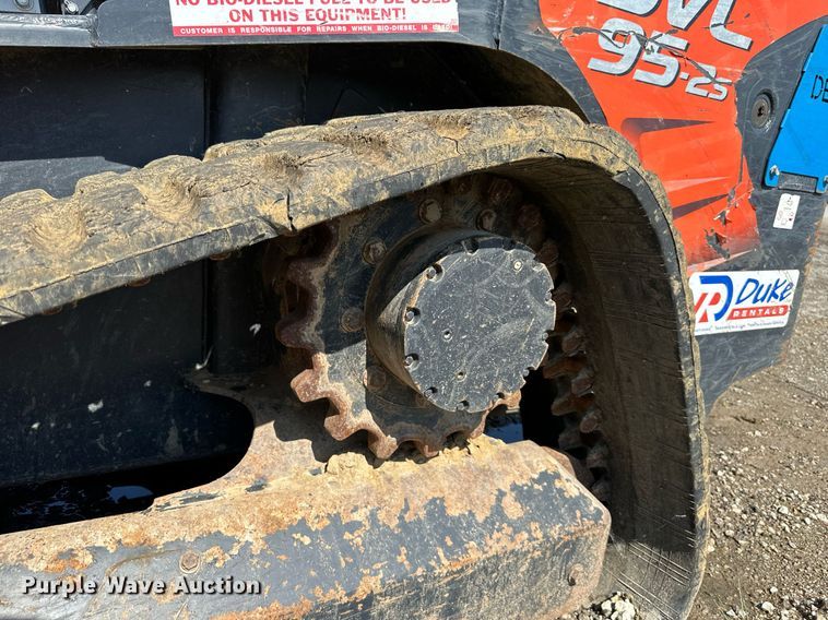 image for item DO5057 2017 Kubota SVL95-2S  tracked skid steer loader