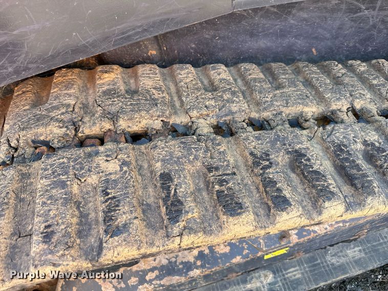 image for item DO5057 2017 Kubota SVL95-2S  tracked skid steer loader