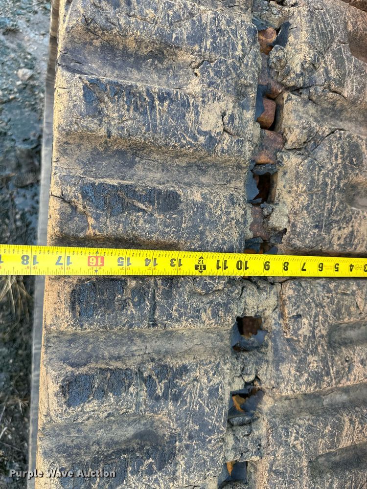 image for item DO5057 2017 Kubota SVL95-2S  tracked skid steer loader