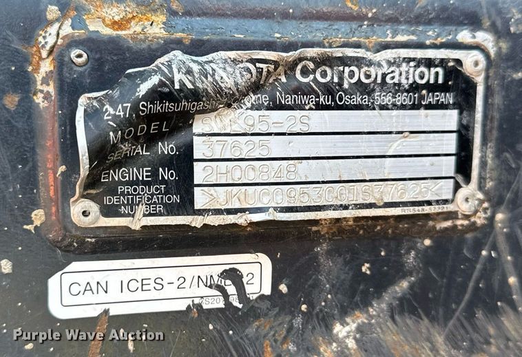 image for item DO5057 2017 Kubota SVL95-2S  tracked skid steer loader