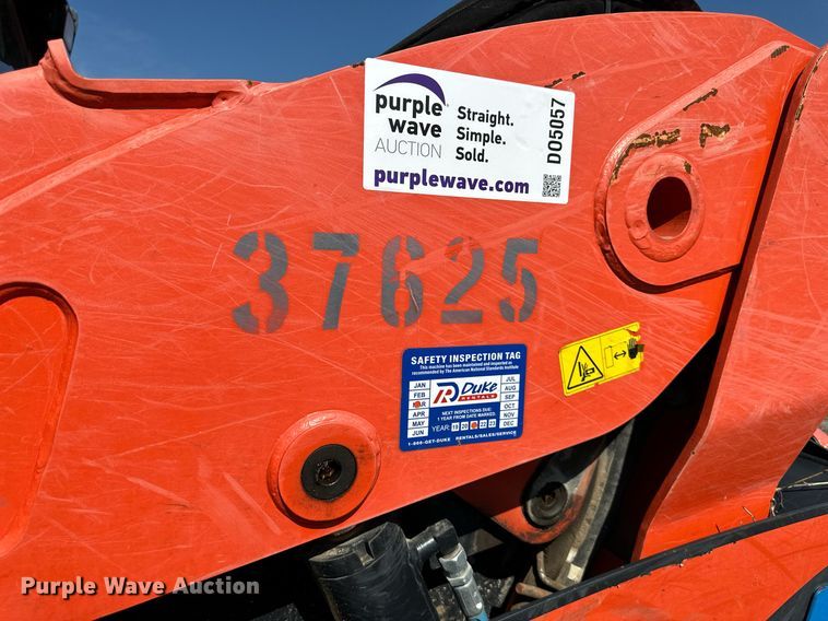 image for item DO5057 2017 Kubota SVL95-2S  tracked skid steer loader