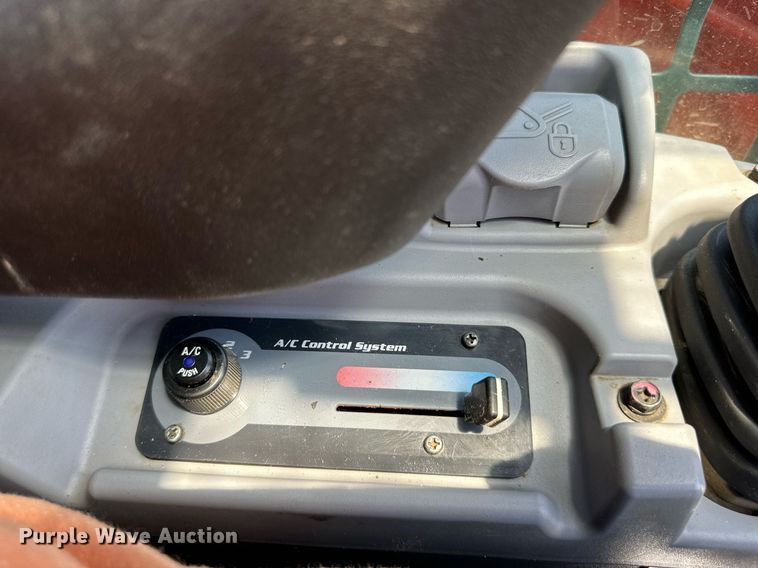 image for item DO5059 2019 Kubota SVL75-2  tracked skid steer loader