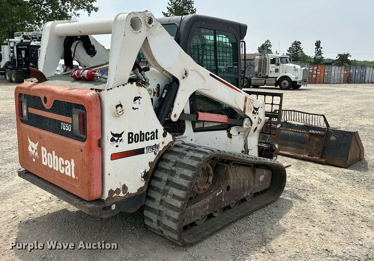 image for item DO5063 2015 Bobcat T650  tracked skid steer loader