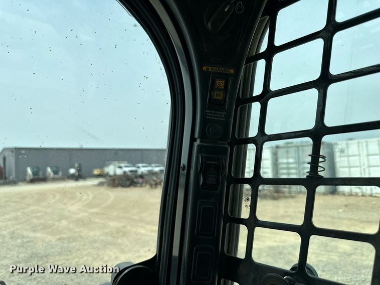 image for item DO5063 2015 Bobcat T650  tracked skid steer loader