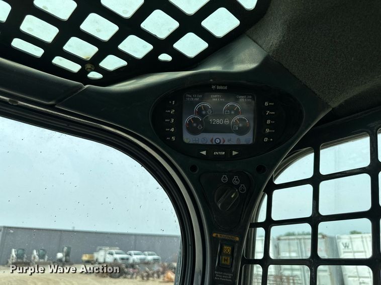 image for item DO5063 2015 Bobcat T650  tracked skid steer loader