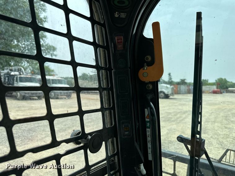 image for item DO5063 2015 Bobcat T650  tracked skid steer loader