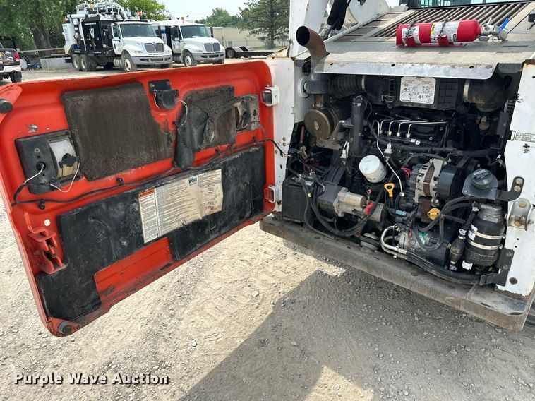 image for item DO5063 2015 Bobcat T650  tracked skid steer loader