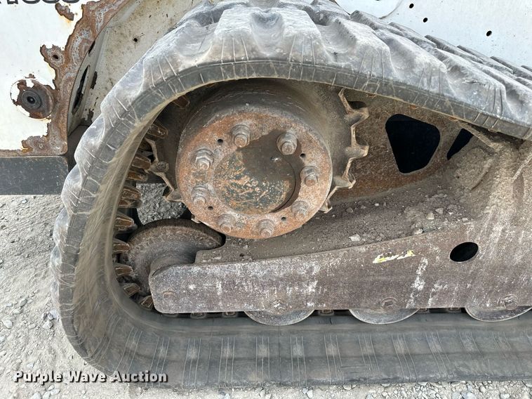 image for item DO5063 2015 Bobcat T650  tracked skid steer loader