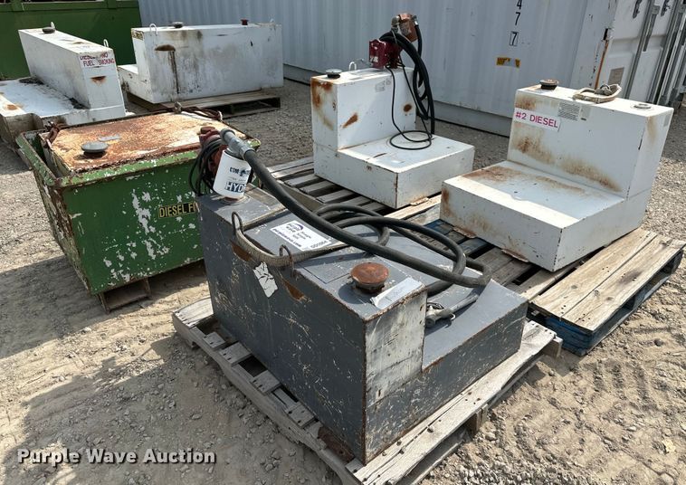 image for item DO5064 (4) fuel tanks