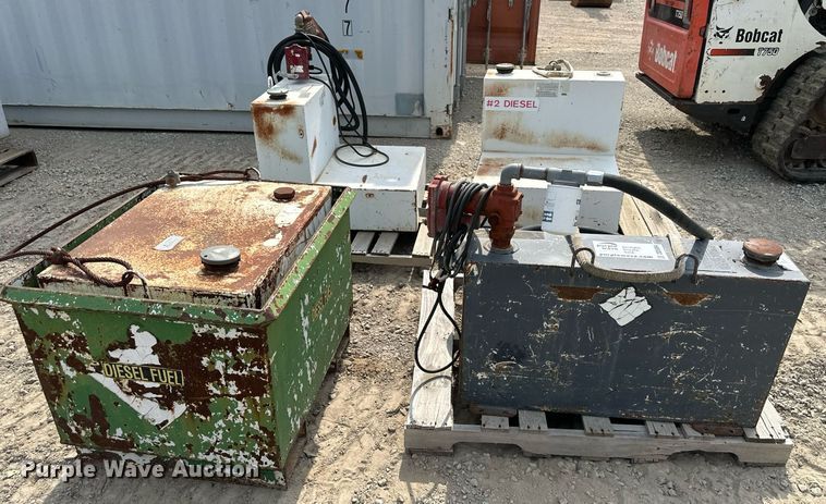 image for item DO5064 (4) fuel tanks