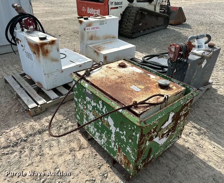 image for item DO5064 (4) fuel tanks