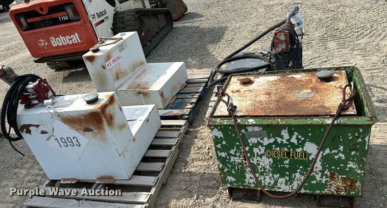 image for item DO5064 (4) fuel tanks