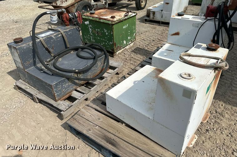 image for item DO5064 (4) fuel tanks