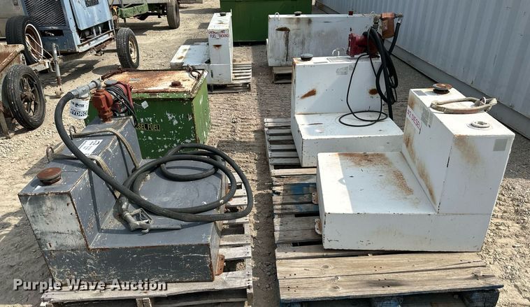 image for item DO5064 (4) fuel tanks