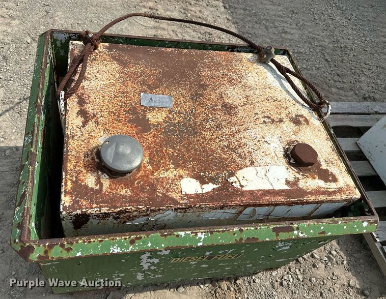 image for item DO5064 (4) fuel tanks