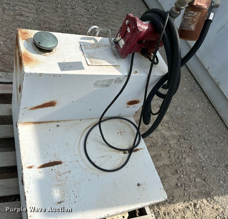 image for item DO5064 (4) fuel tanks