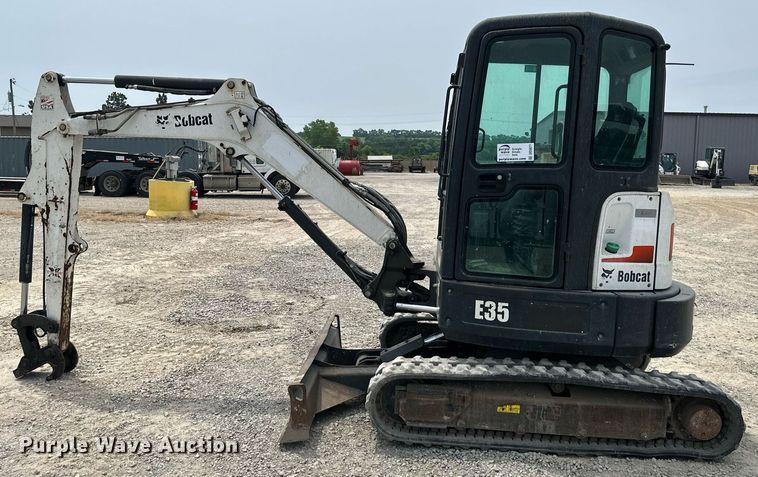 image for item DO5077 2012 Bobcat E35  mini excavator