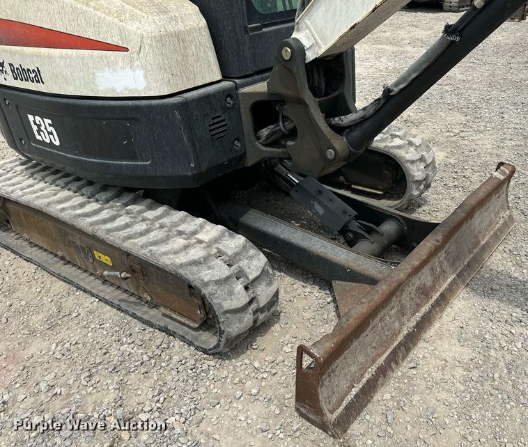 image for item DO5077 2012 Bobcat E35  mini excavator