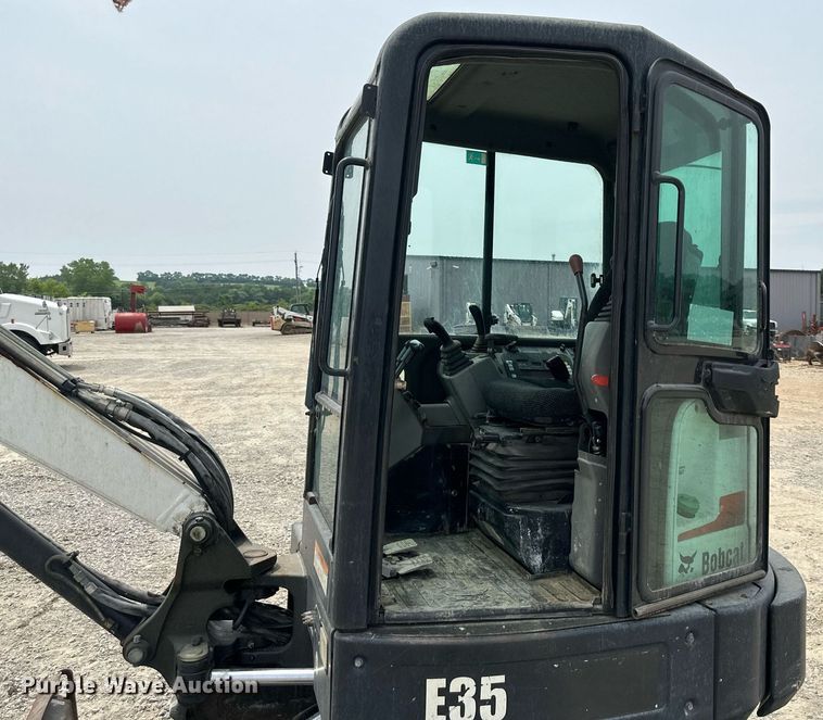image for item DO5077 2012 Bobcat E35  mini excavator