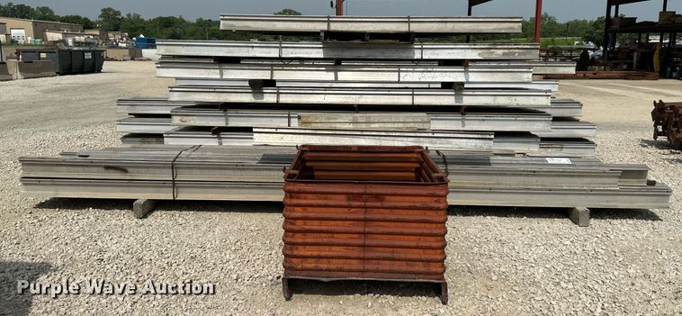image for item DO5079 Approximately 225 aluminum beams