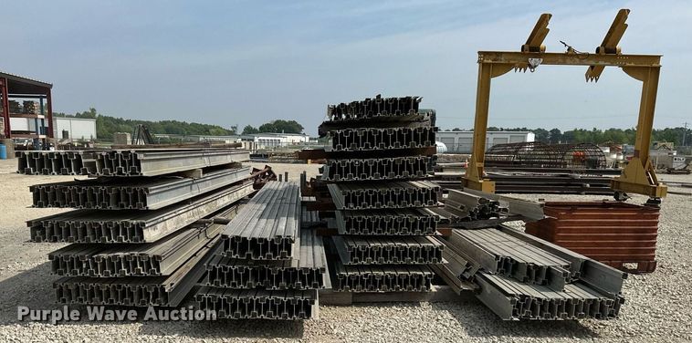 image for item DO5079 Approximately 225 aluminum beams